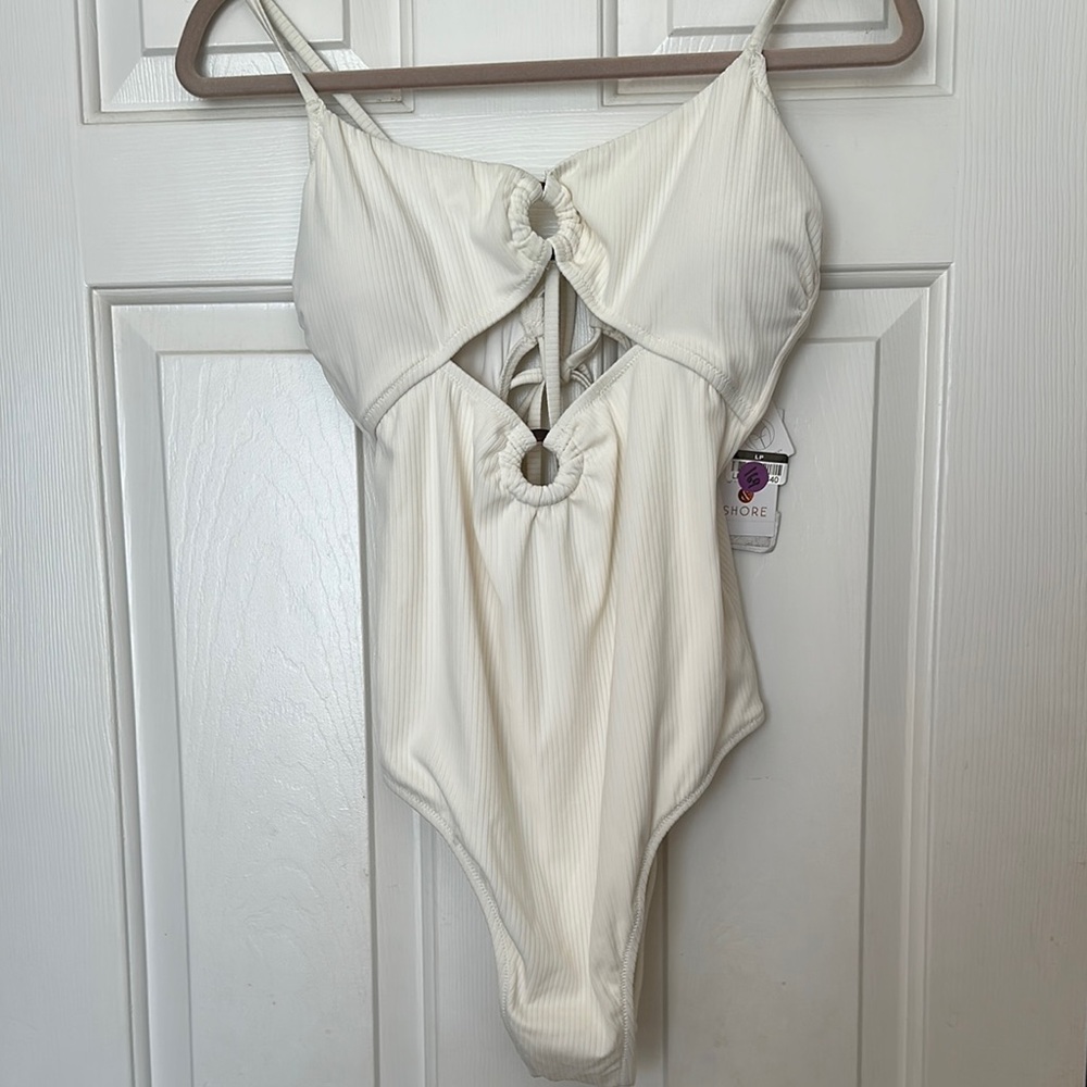 Chic White One Piece Swimwear with Timeless Elegance